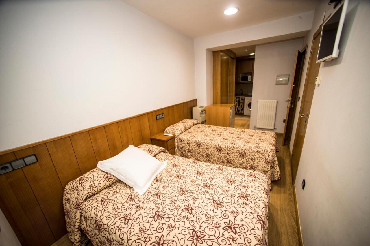 Hostal Caballeros Soria Eksteriør billede