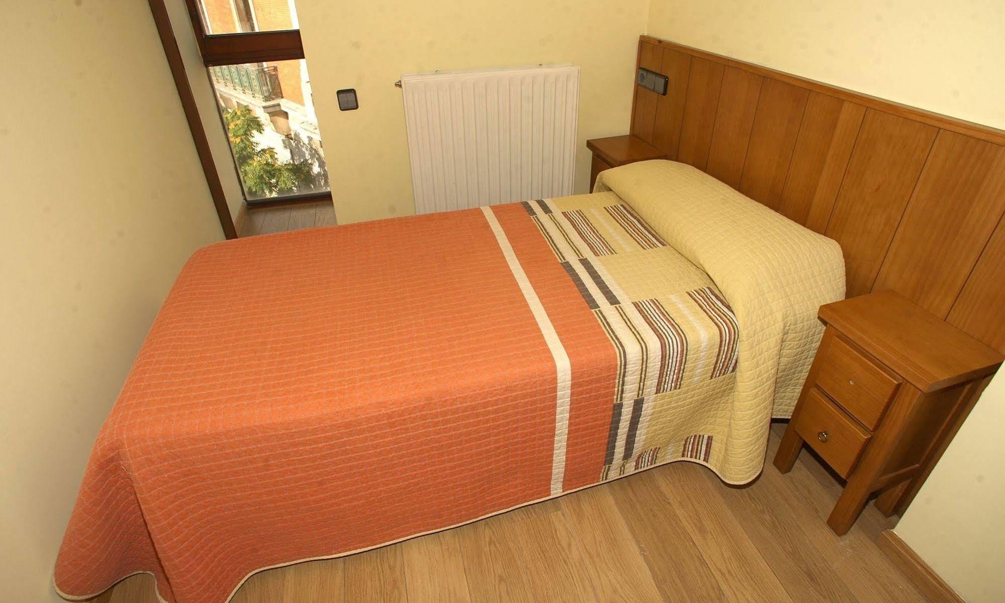 Hostal Caballeros Soria Eksteriør billede